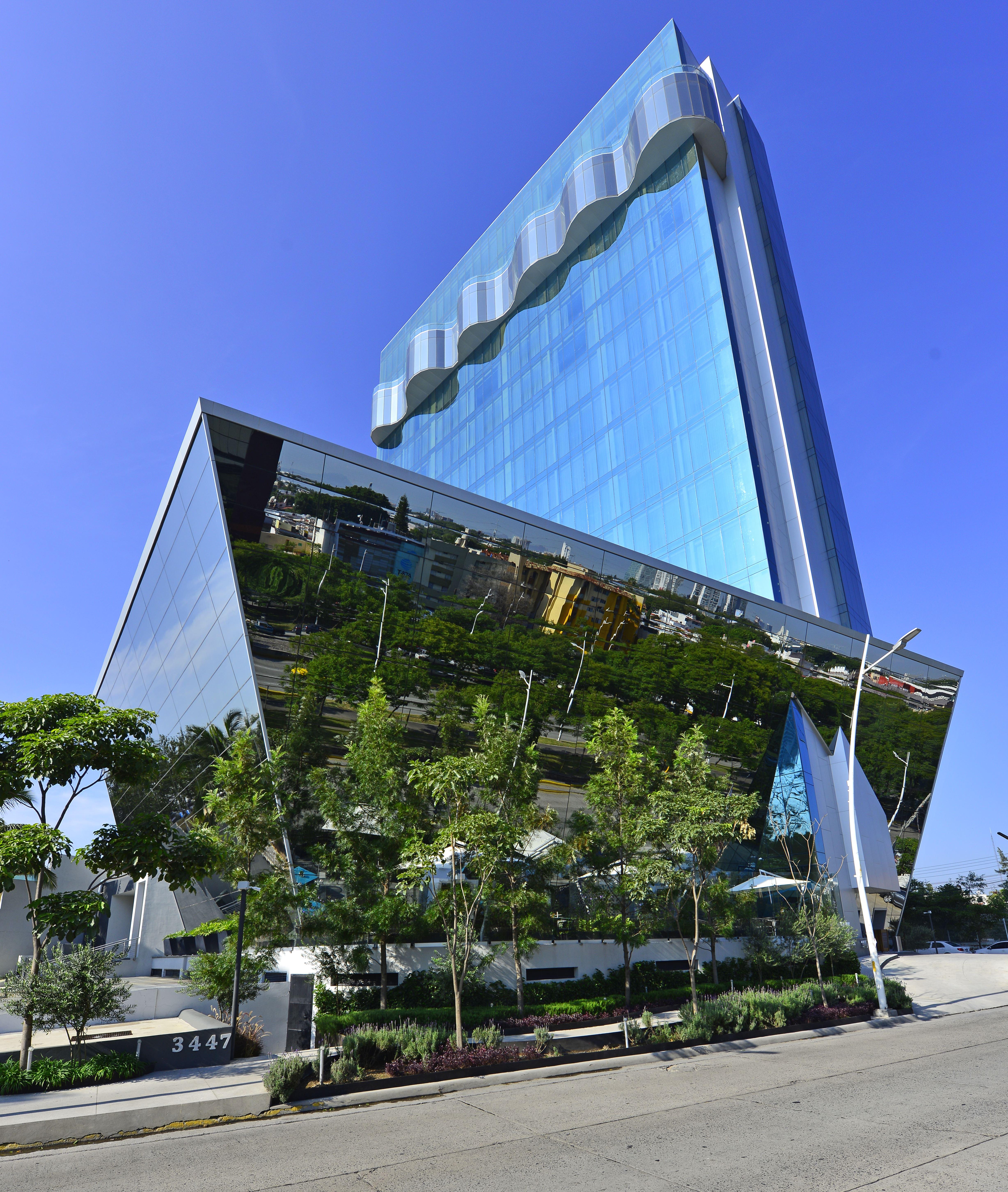 Baruk Guadalajara Hotel De Autor Экстерьер фото The building's facade