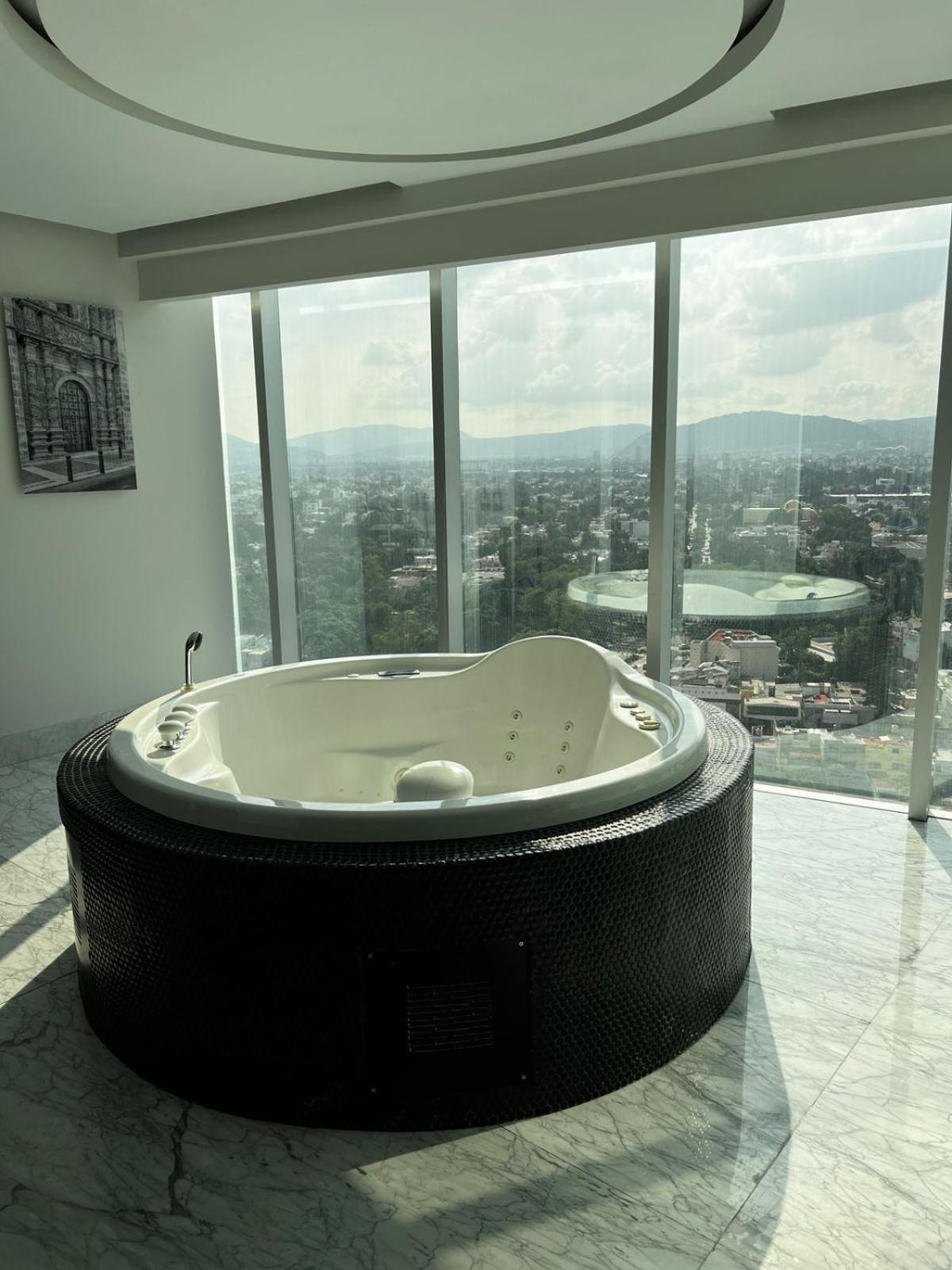 Baruk Guadalajara Hotel De Autor Экстерьер фото A whirlpool bathtub