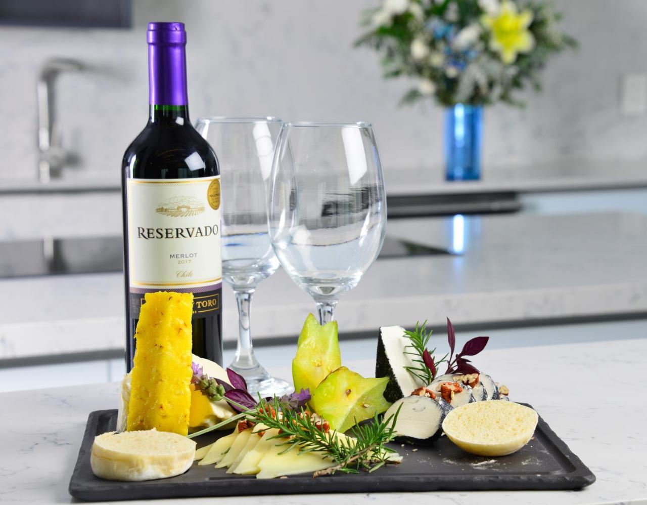 Baruk Guadalajara Hotel De Autor Экстерьер фото A wine and cheese pairing